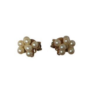 Women's Gold Tone Cluster Clip on Earrings with Faux Pearls on them